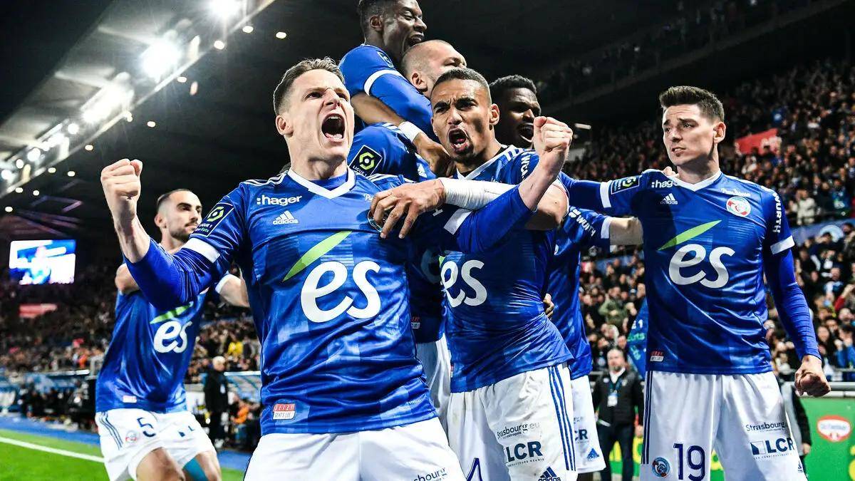 星空体育下载包含国际比赛日法甲焦点战，阿贾克斯止住颓势，震撼外界，年轻球员得到机会的词条