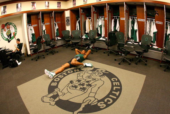 星空体育下载芝加哥公牛训练开放日，今晨复出首秀引欢呼，NBA季后赛在即，更衣室氛围转暖的简单介绍